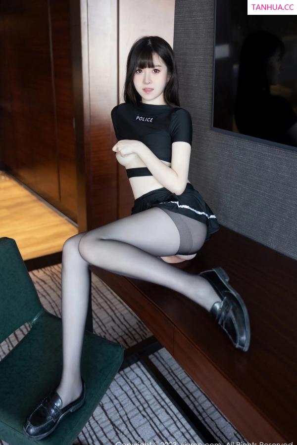   [XiuRen]高清写真图 2023.11.09 No.7637 林悠悠 短裙美腿第23张图片